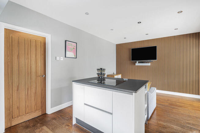 Riverside Close, Farnborough, Hampshire, GU14 photo 4