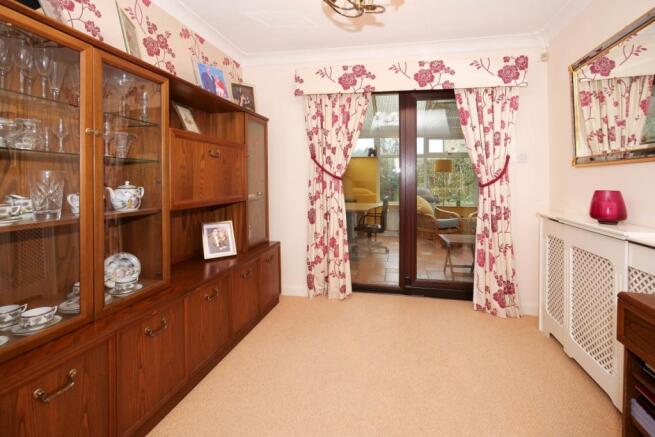 Lounge/Dining Area