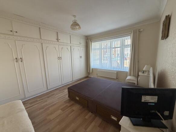 2 bed Semi-Detached Bungalow for sale Image 8
