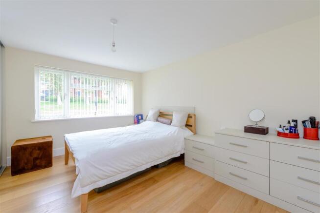 8381873-interior05.jpg