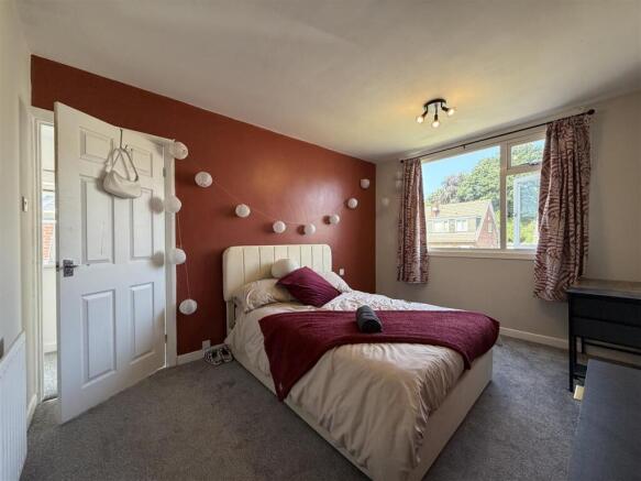 3 bed Semi-Detached for sale Image 10