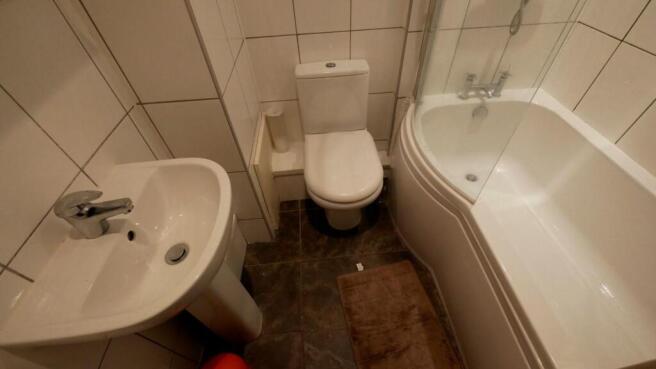 3 bed Apartment to rent Image 8
