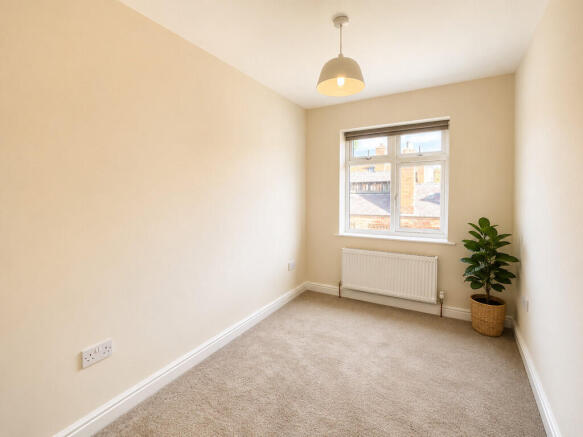 4 bed Semi-Detached to rent Image 12