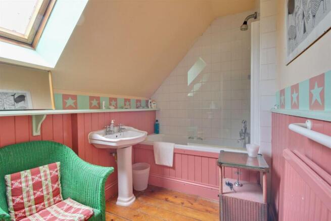 2nd floor Bathroom