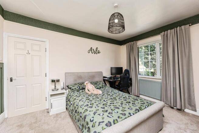 4 bed Semi-Detached for sale Image 9
