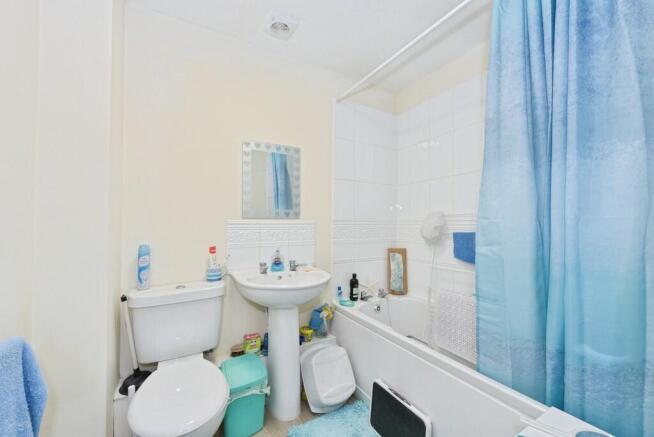 2 bed Flat for sale Image 7