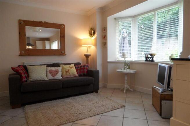 LIVING/DINING AREA