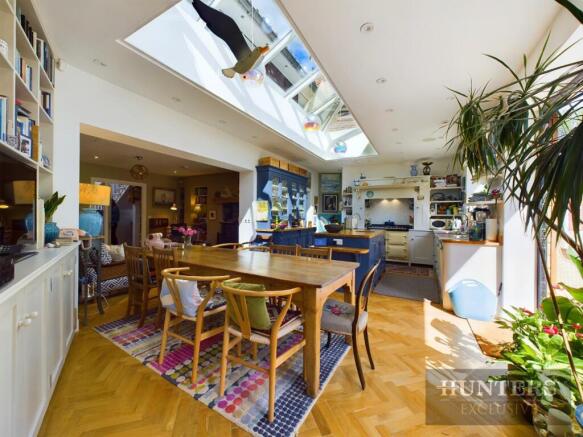 6 bed Detached for sale Image 6