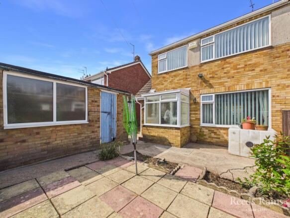 3 bed Semi-Detached for sale Image 6