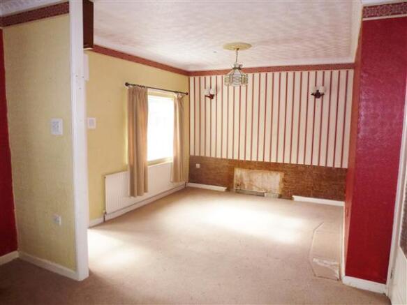 OPEN PLAN LOUNGE AND DINING ROOM