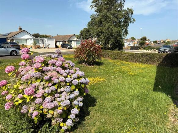FRONT GARDEN.jpg
