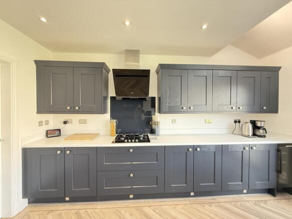 5 bed Detached for sale Image 10