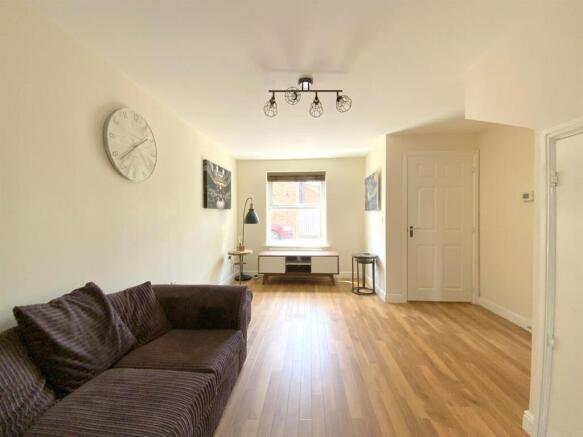Bevers Way, Holton Le Clay photo 4