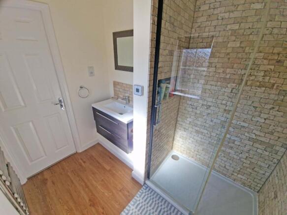 Ensuite1.jpg