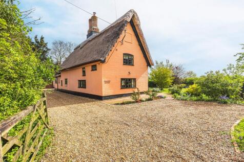 Beautifully Restored Cottage with Spacious, Stylish Interiors in Hempnall