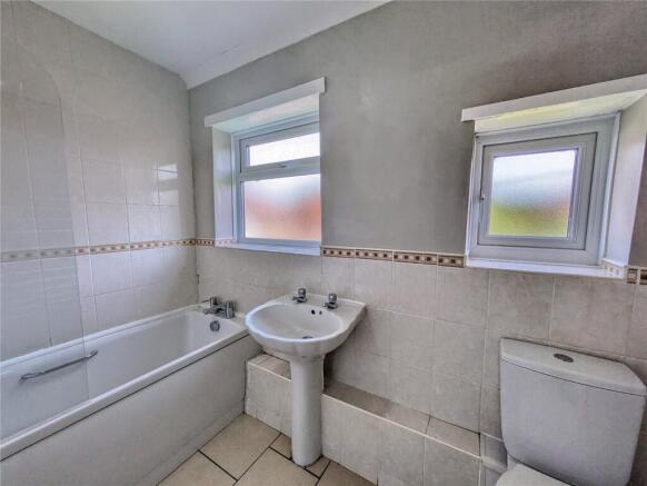 3 bed Terraced to rent Image 8
