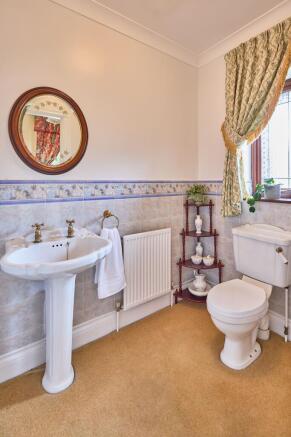 4 bed Detached for sale Image 4