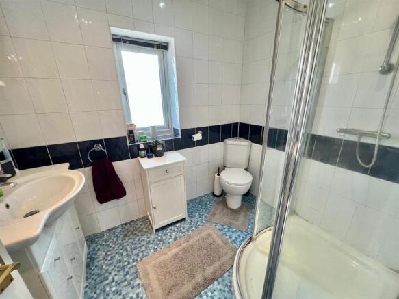 4 bed House for sale Image 9