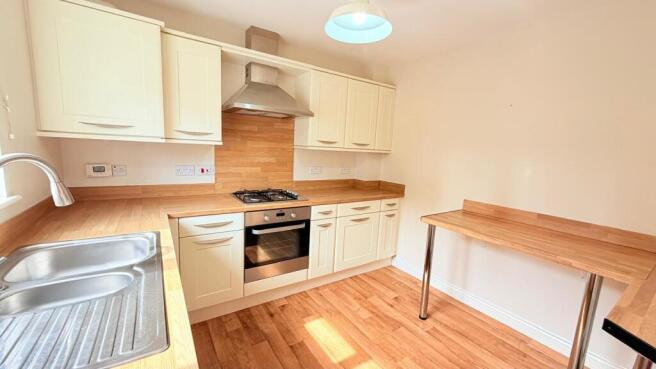 3 bed Town House for sale Image 4