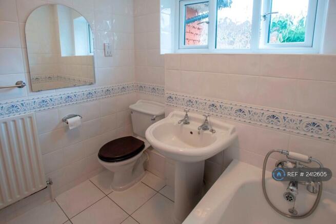 Main Bathroom Upstairs