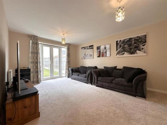 Sizeable Lounge 924