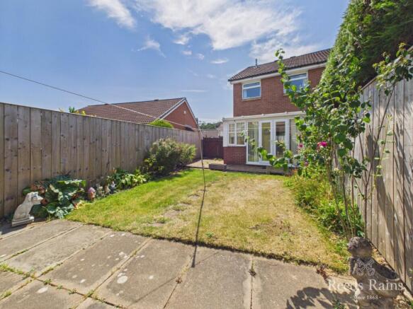 3 bed Semi-Detached for sale Image 12
