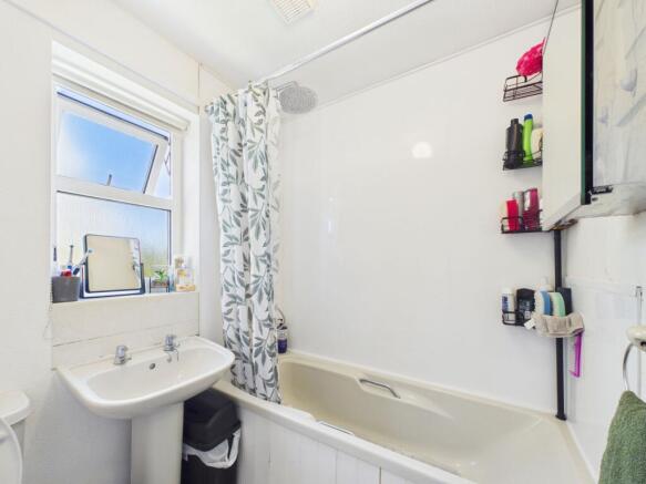 3 bed Semi-Detached for sale Image 9