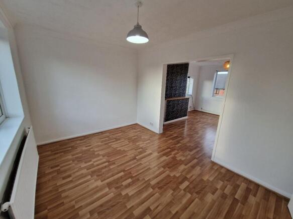 3 bed Flat to rent Image 4