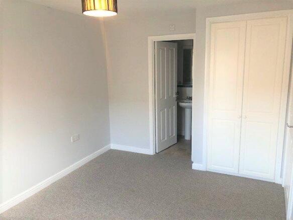 Master Bedroom (2)