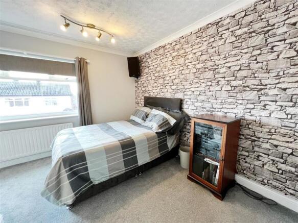 Bedroom 2 pic 1.jpg
