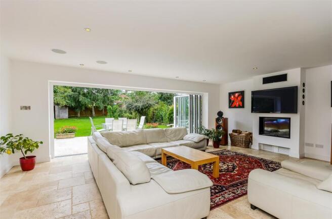 8306966-interior16.jpg