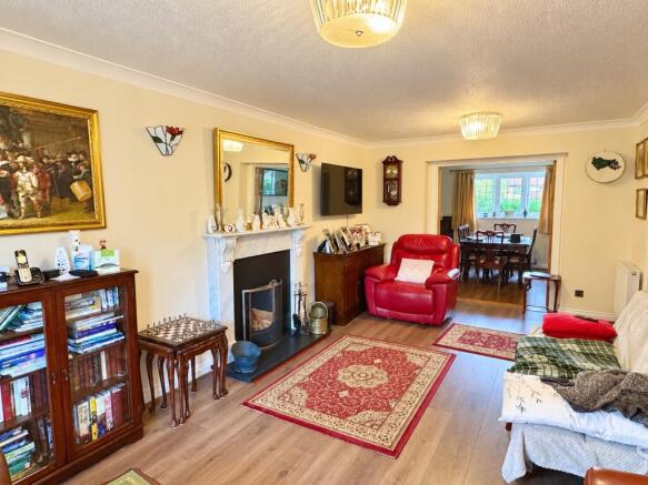 Ramleaze Drive, Shaw, Swindon, SN5 photo 4