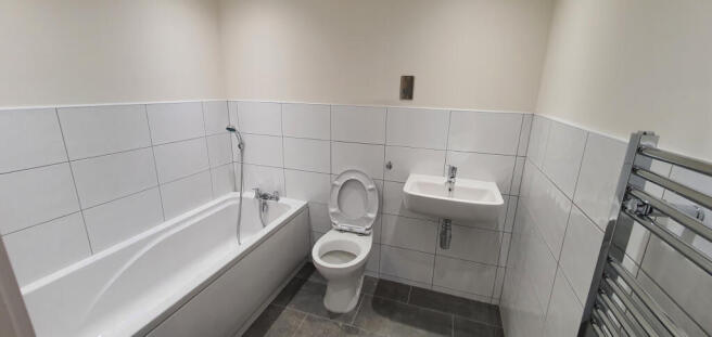 2 bed Apartment to rent Image 6