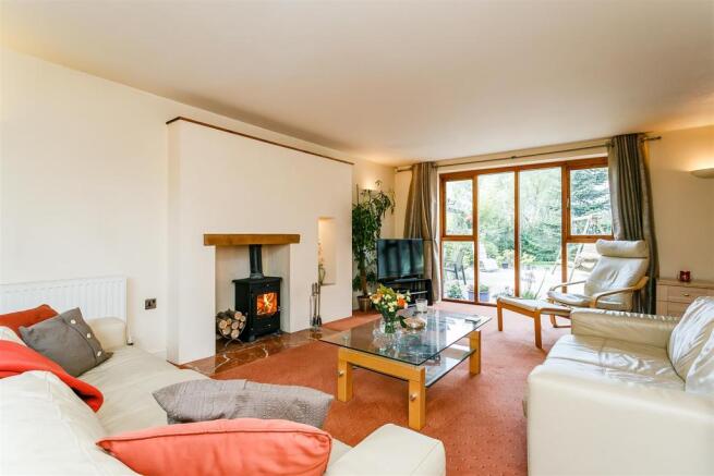 8305879-interior19.JPG