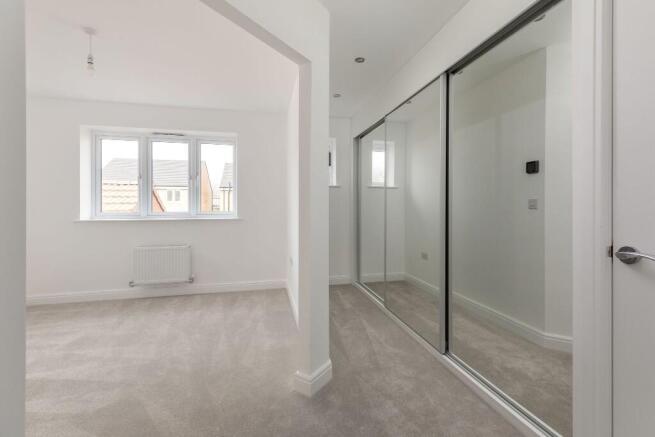 5 bed Detached for sale Image 11