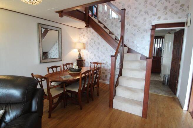 Lounge/Dining ...