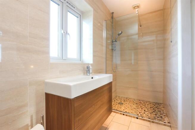 Bed1 Ensuite.jpg