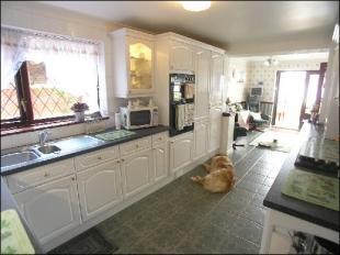 Fitted kitchen