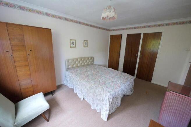 BEDROOM 1:-