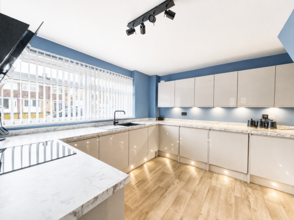 3 bed Semi-Detached for sale Image 4
