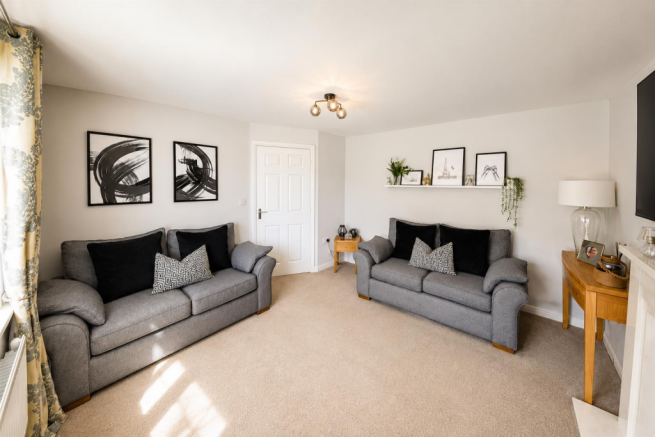 4 bed Detached for sale Image 8