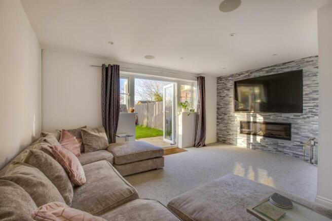 7 Red Kite Way, HP13 5SF-10.jpg