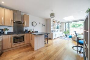 70b, Westway, Raynes Park SW20 9LS