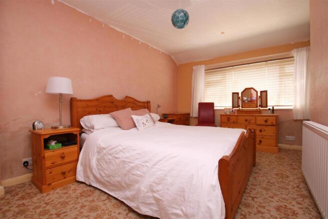 Bedroom 1.JPG