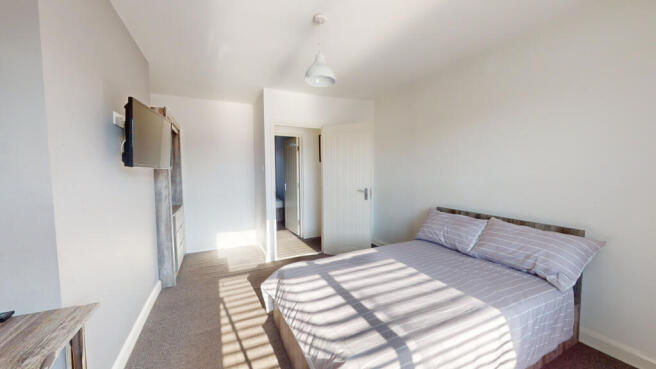 4 bed House to rent Image 10