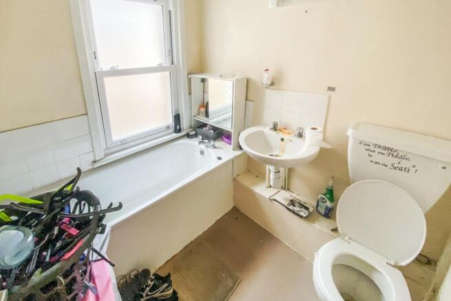 13b Winfrith Road, Earlsfield, London SW18 3BE
