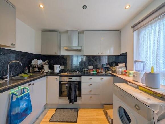 Elvedon Road, Feltham, TW13 photo 4