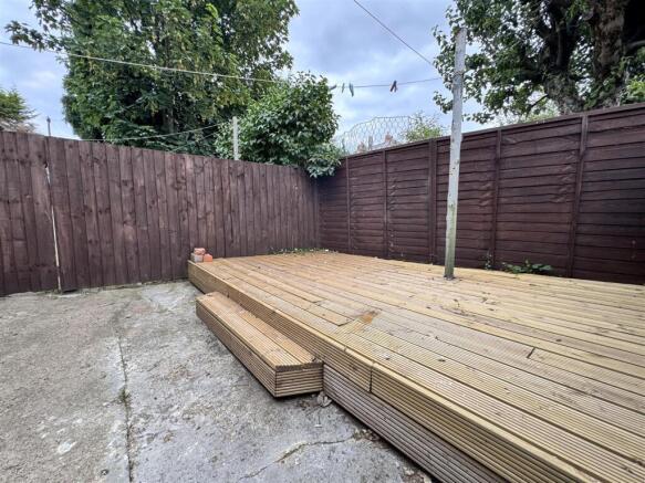 2 bed Terraced to rent Image 12