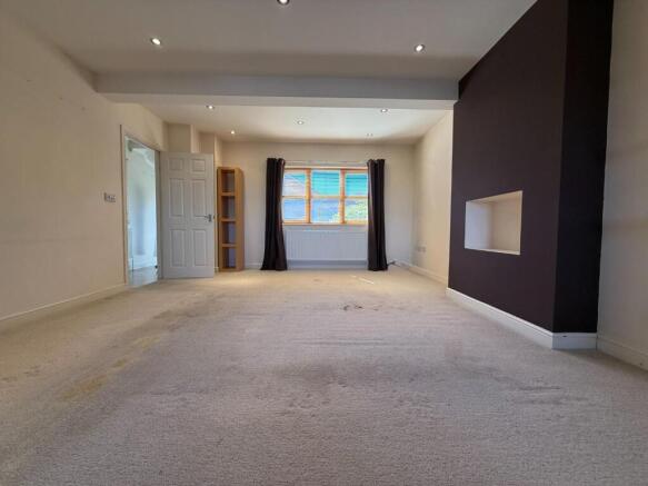 4 bed Semi-Detached for sale Image 5