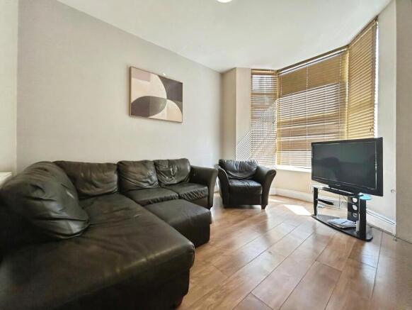 1 bed House Share to rent Image 4